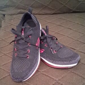 Skechers Women's Black and Pink Knit Sneakers